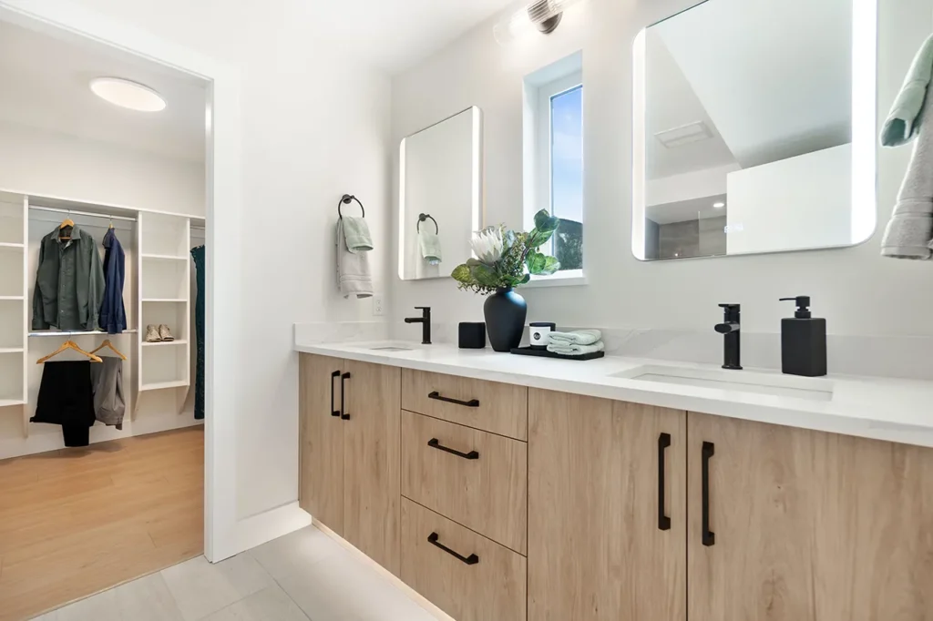 Bathroom area connected to a walk-in closet